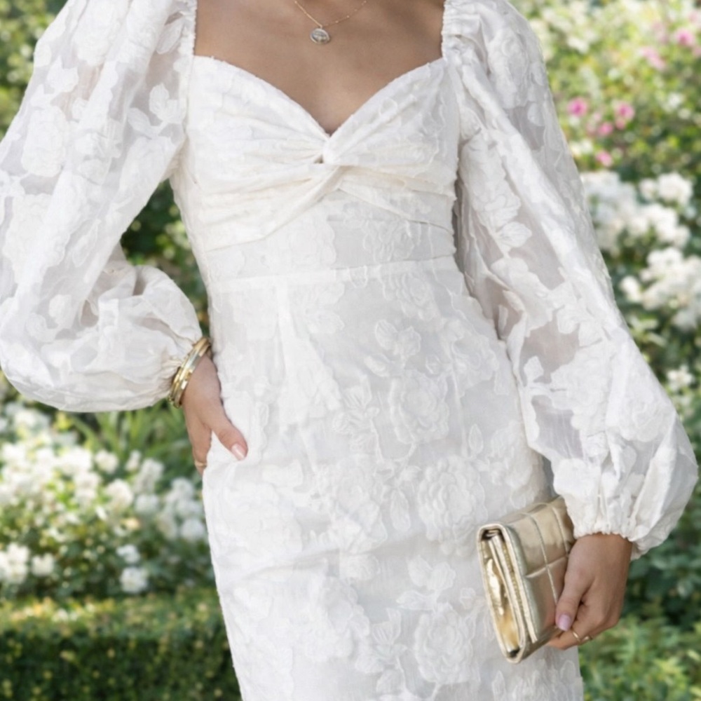Elegant White Floral Lace Puff-Sleeve Dress